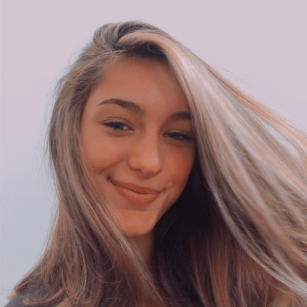 Meet your Posher, Adriana